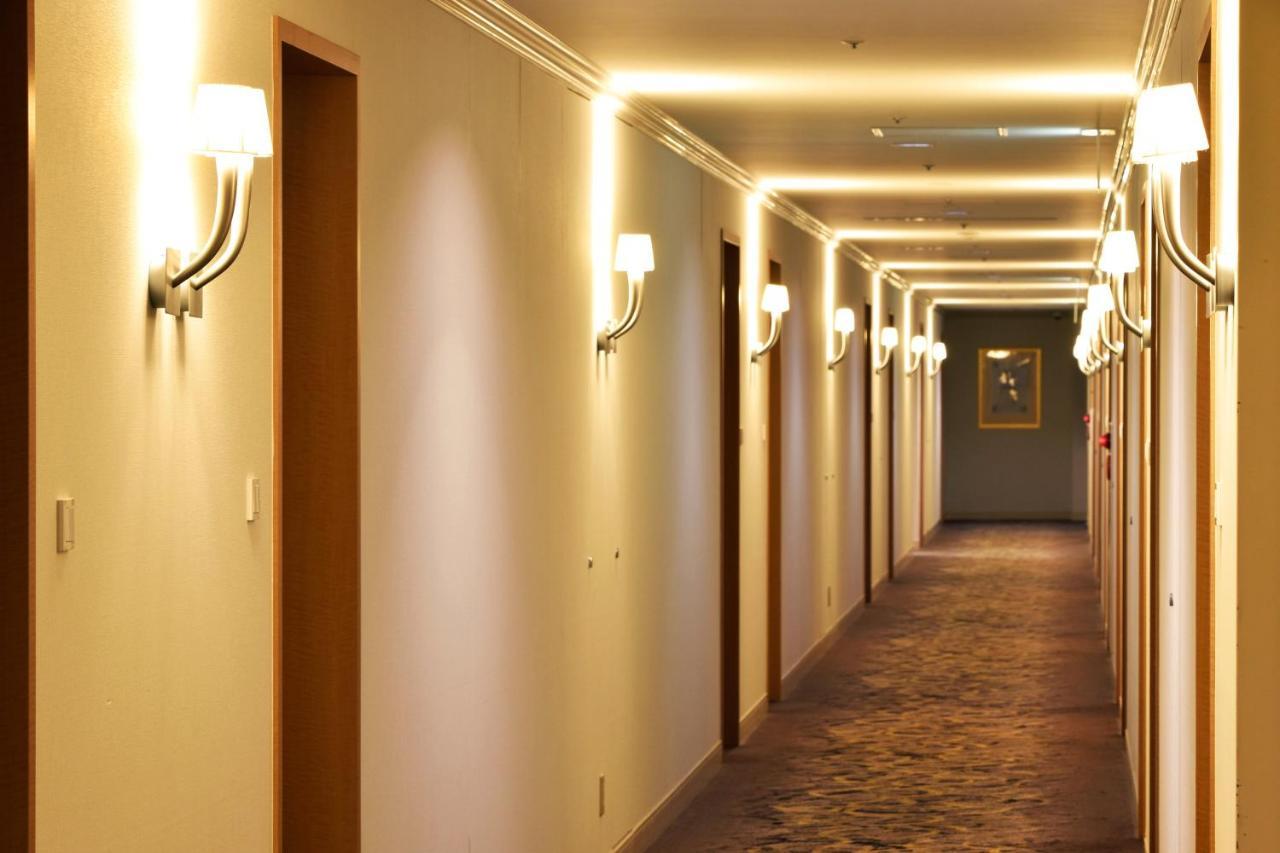 Okura Chiba Hotel Exterior foto