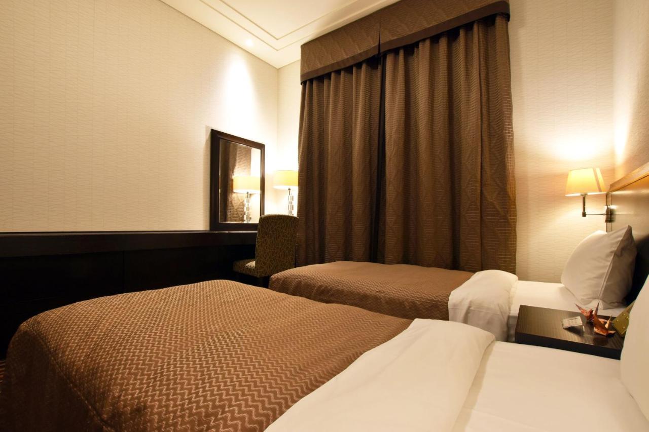 Okura Chiba Hotel Exterior foto