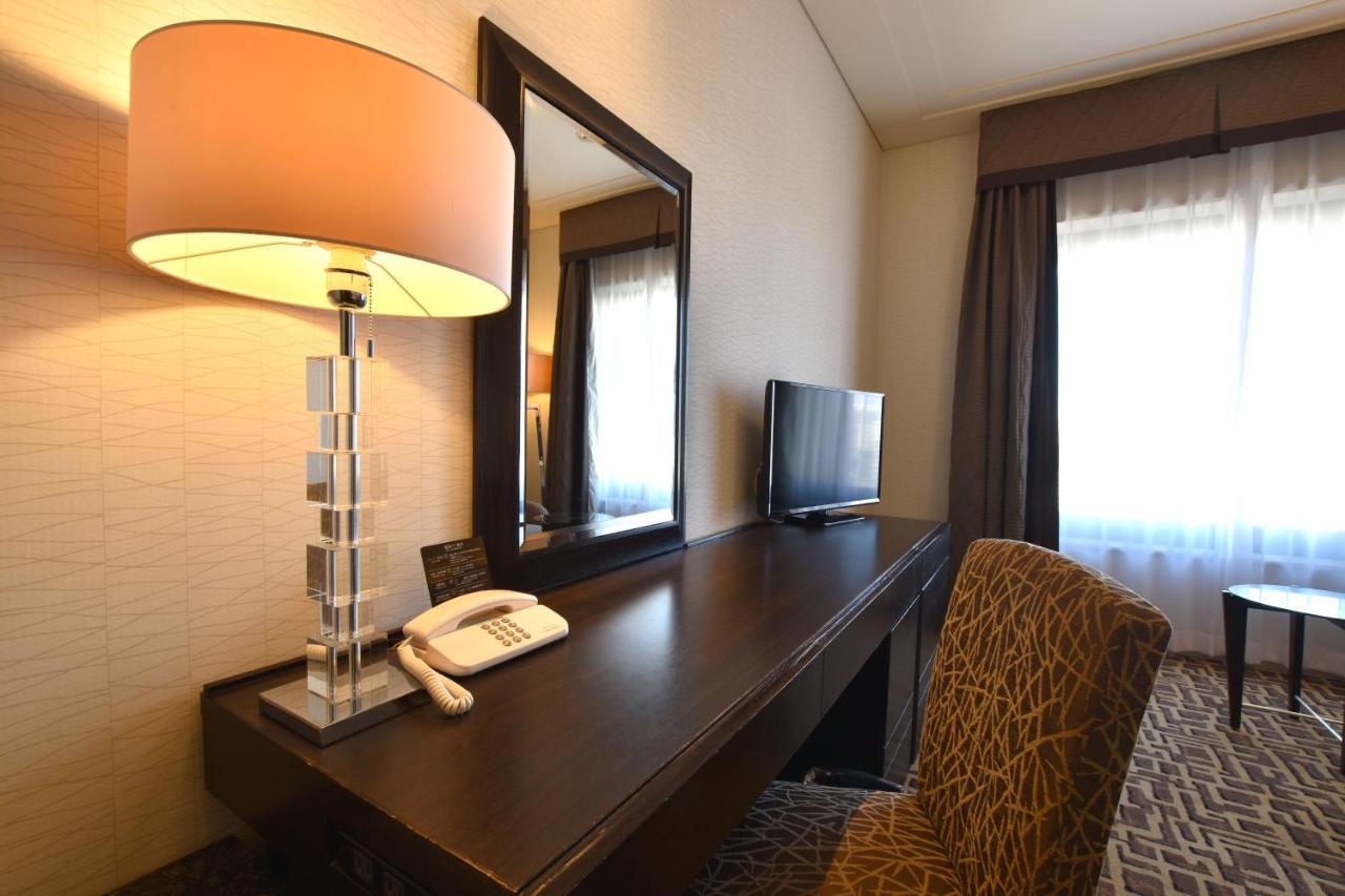 Okura Chiba Hotel Exterior foto